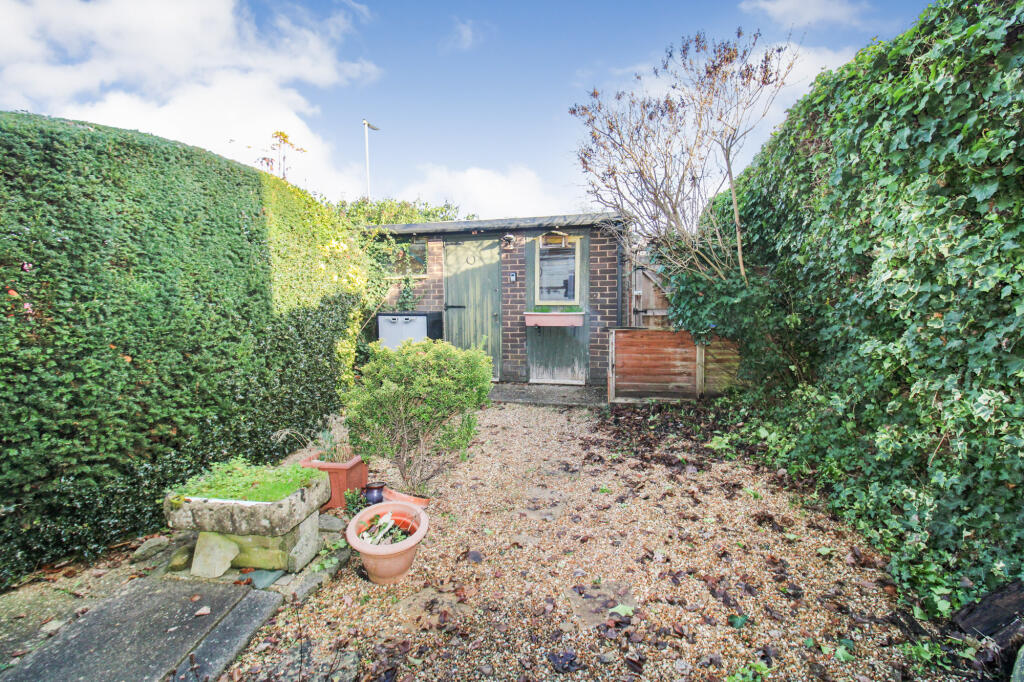 Austen Road,  Farnborough, GU14 photo 4