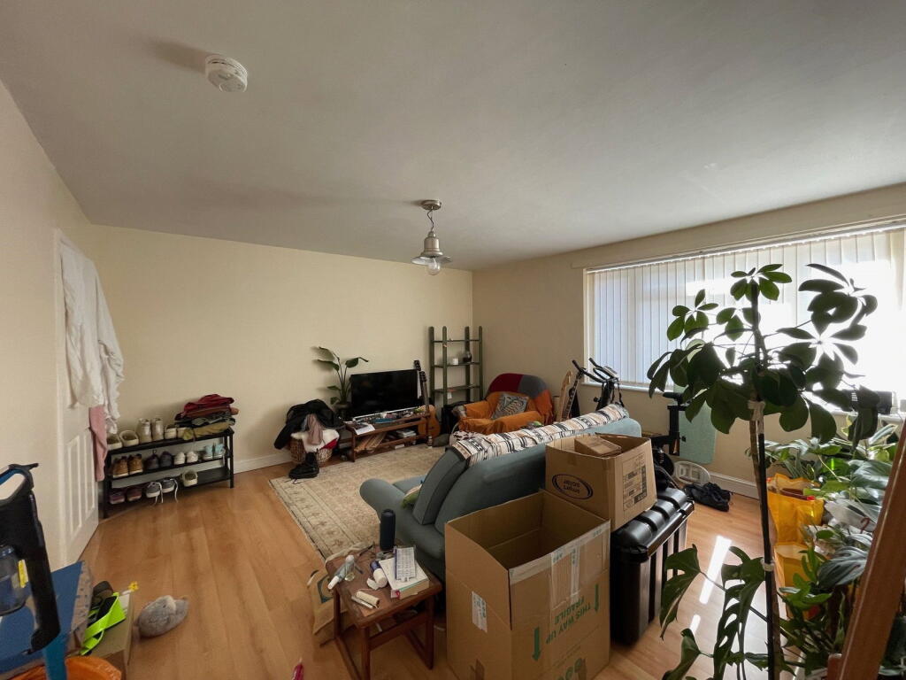 Apartment in Newbury, West Berkshire - View 4