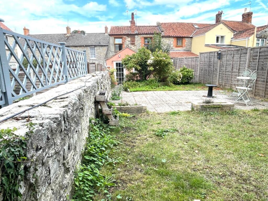 Somerton Road, Street