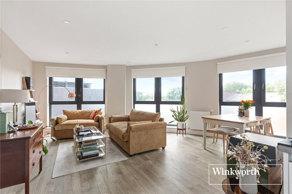 Main image of property: Nether Street, Finchley, London, N3