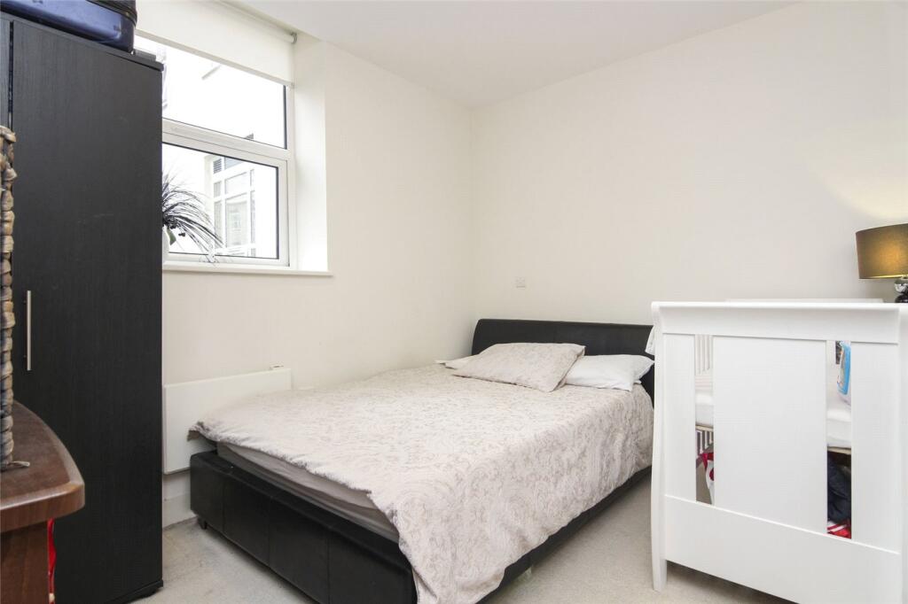 Apartment in London - More