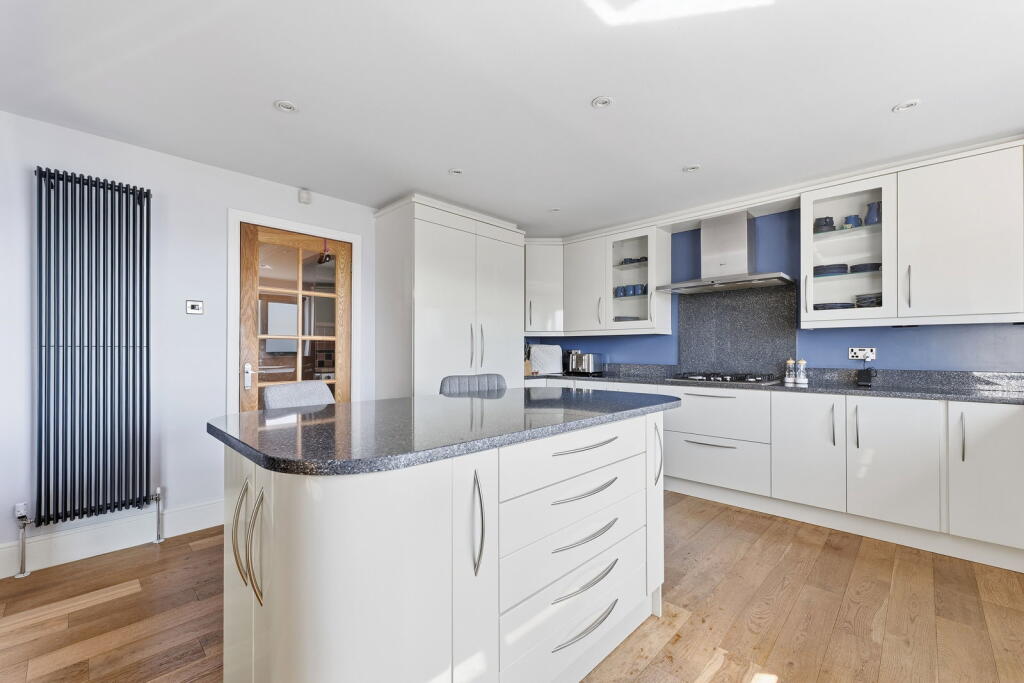 Cavendish Road, Matlock DE4 3JB - More