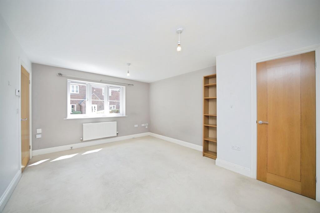 Apartment in Taunton - View 3
