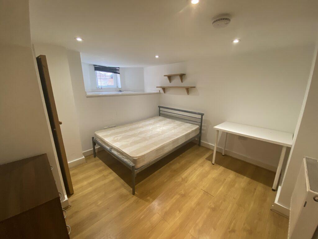 6 bedroom terraced house for rent