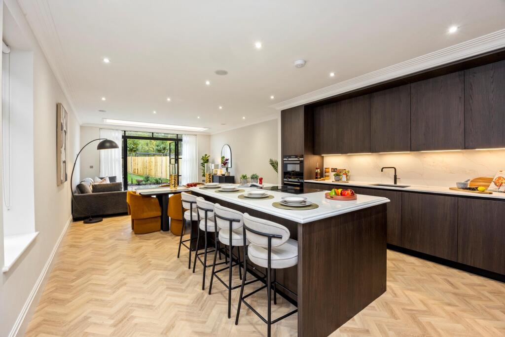 House in Kingston upon Thames - More