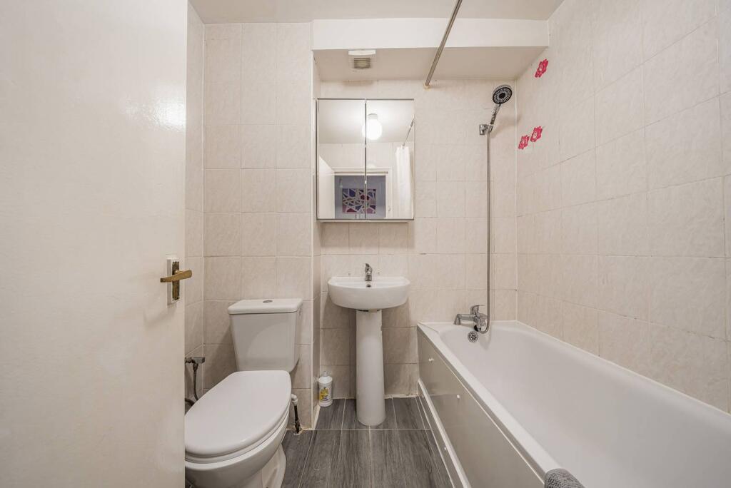 Main image of property: Green Lanes, Newington Green, London, N16