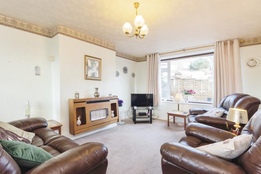 House in Gedling, Nottinghamshire - More