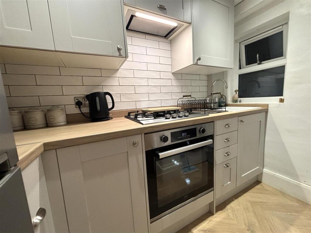 17, Back Stoney Lane, Huddersfield, HD4 6HW photo 3