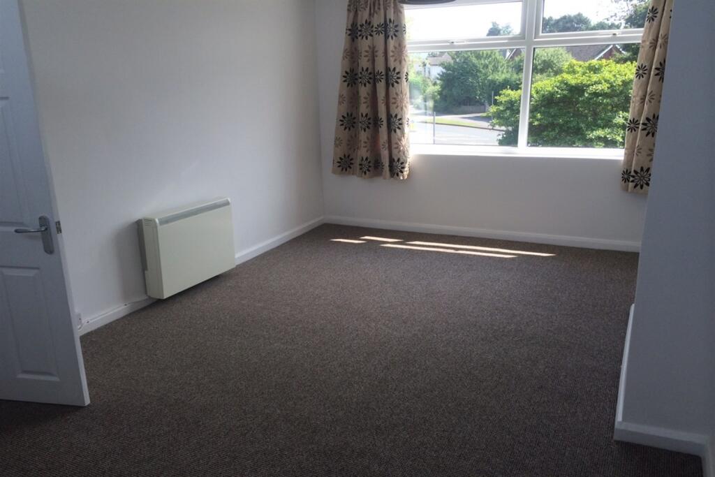 Apartment in Stockport, Bramhall Moor - View 3