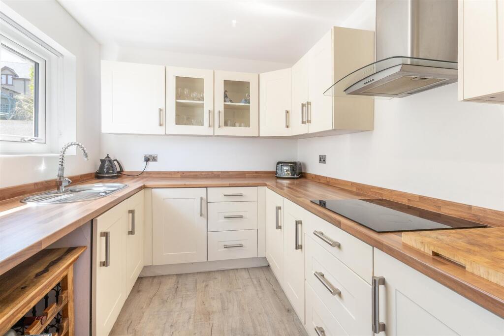 Trecastell, Parc Glan y Don, Bull Bay photo 4