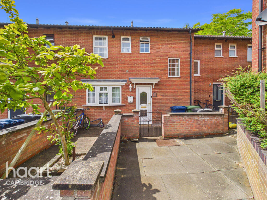 3-bed terraced on Tweedsmuir Court, Cambridge, £325,000