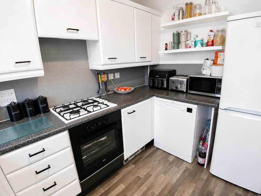 House in Nuneaton and Bedworth, Warwickshire - View 4