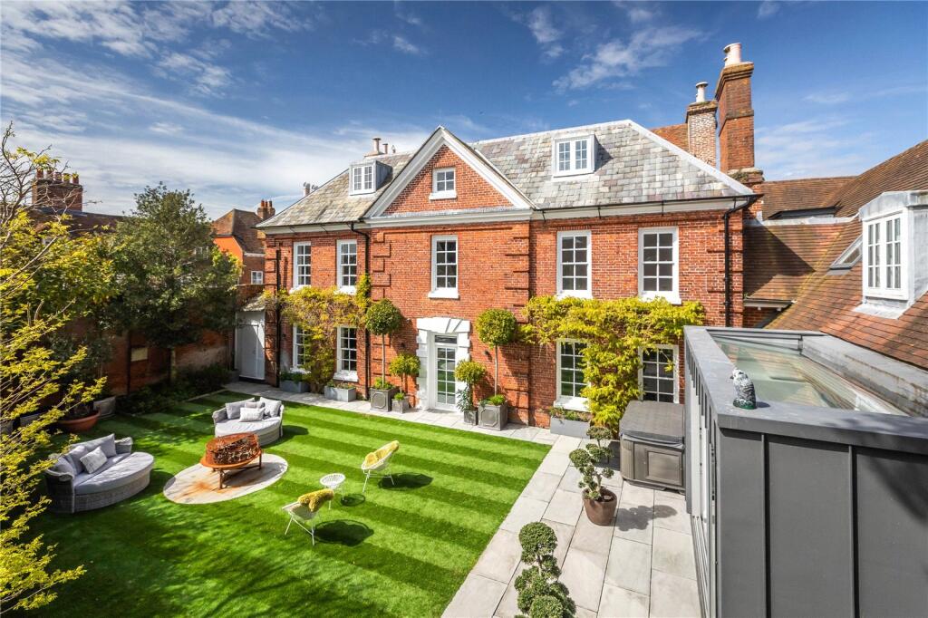 Main image of property: St. Thomas Street, Lymington, Hampshire, SO41