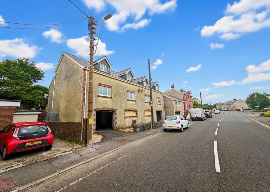 Main image of property: 42 High Street, Ammanford, SA18 2NB