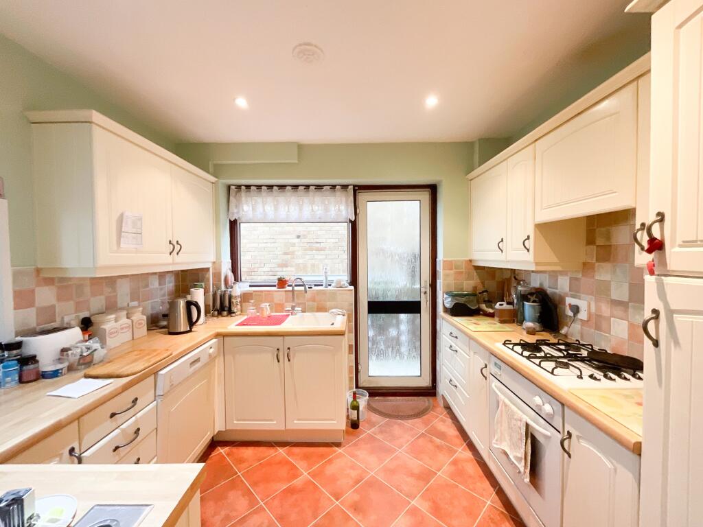 Chesterfield Avenue, Benfleet photo 3