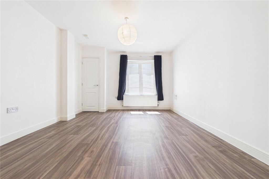 Apartment in Reading, Holybrook - View 4