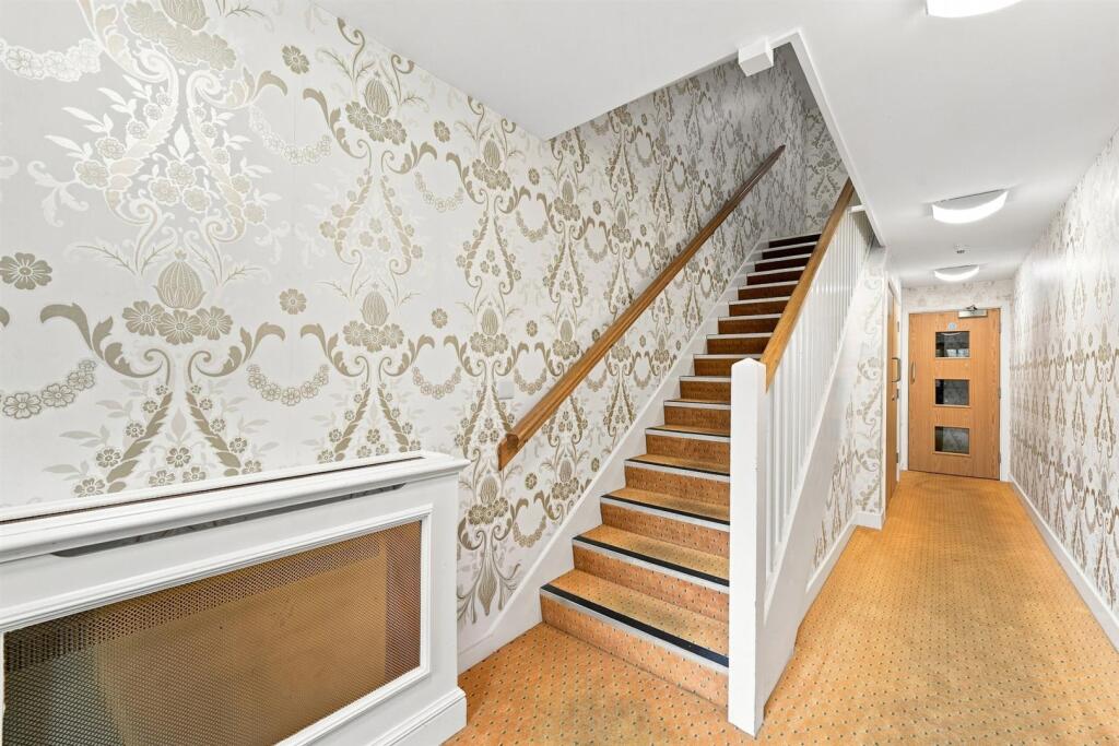 Apartment in Macclesfield, Bollinbrook - More