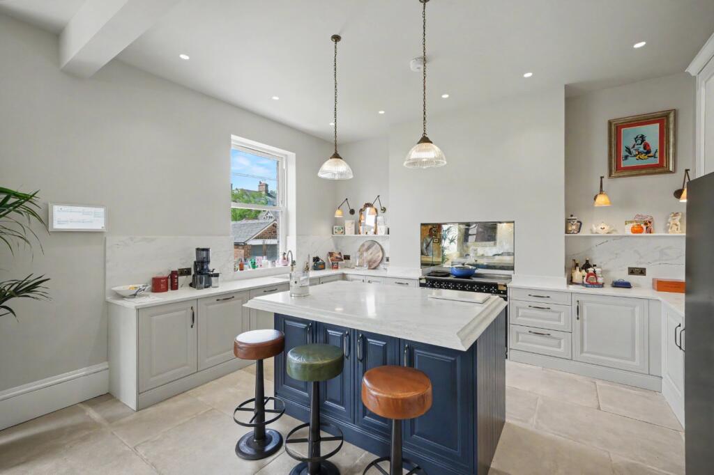 House in North Yorkshire, Harrogate - More