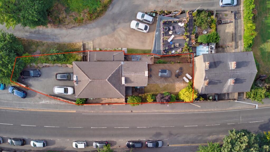 House in Huddersfield - View 3