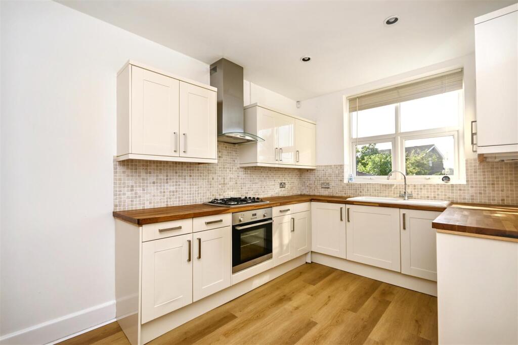 Moy Avenue, Eastbourne photo 4