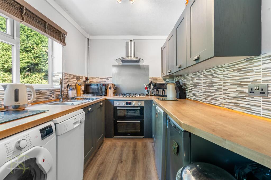 House in Evesham, Fairfield - More
