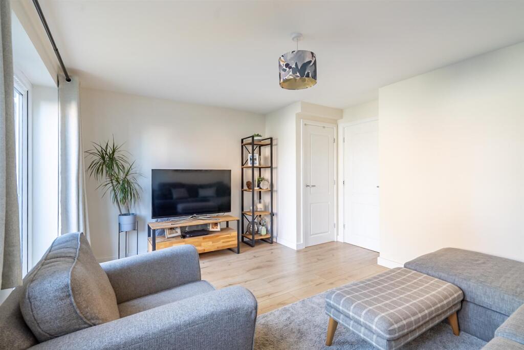 Church Court, Barlby,YO8 5BR photo 3