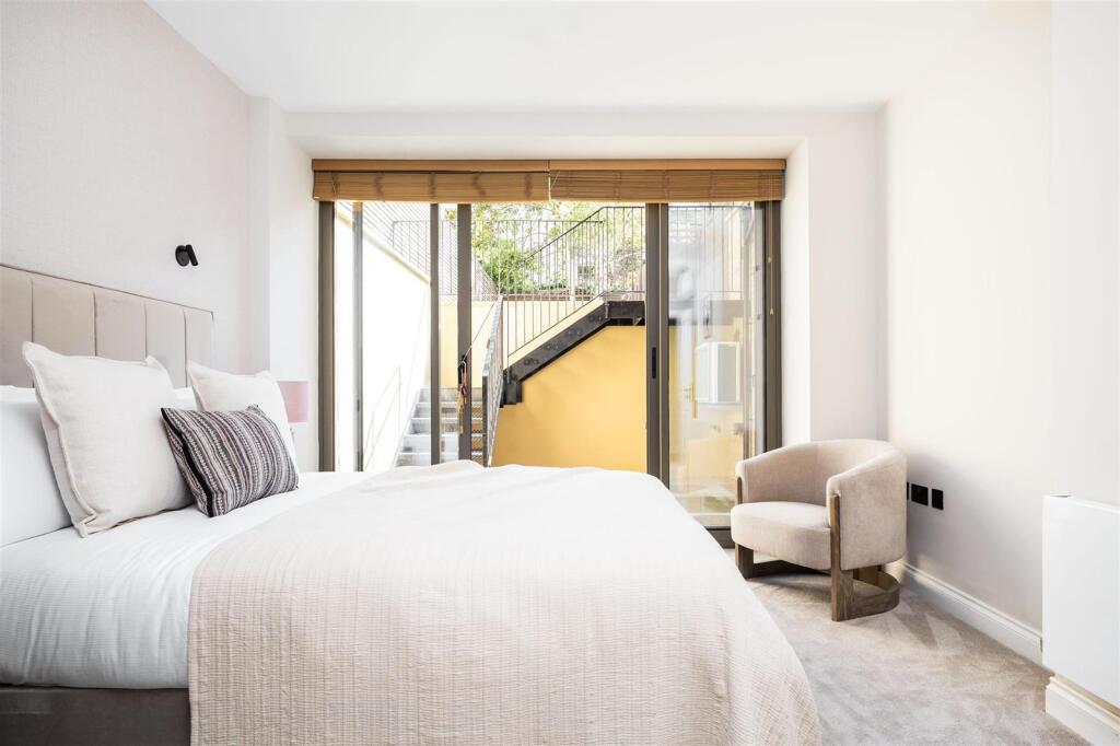 Apartment in London, Royal Borough of Kensington and Chelsea - More