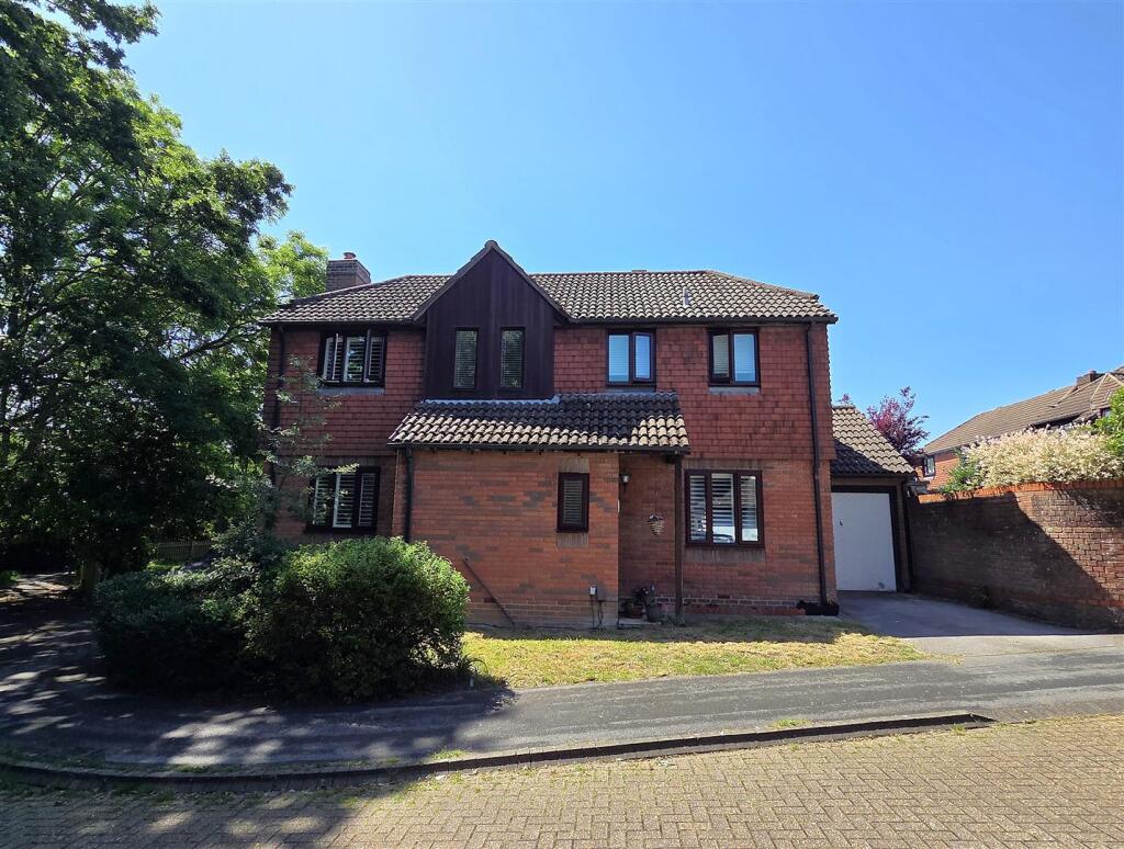 Main image of property: Belfry Walk, Titchfield Common