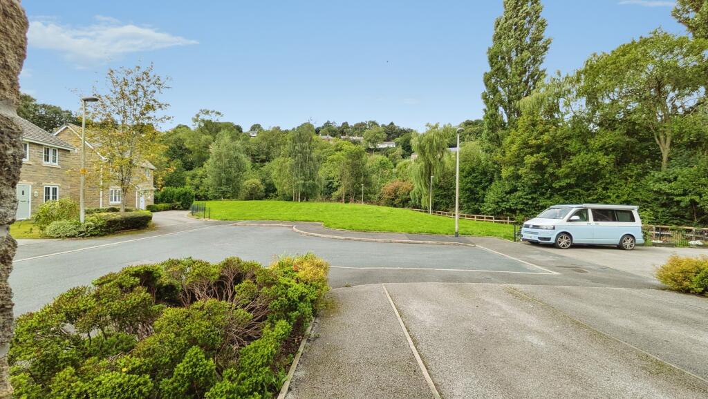 House in Oldham - View 4