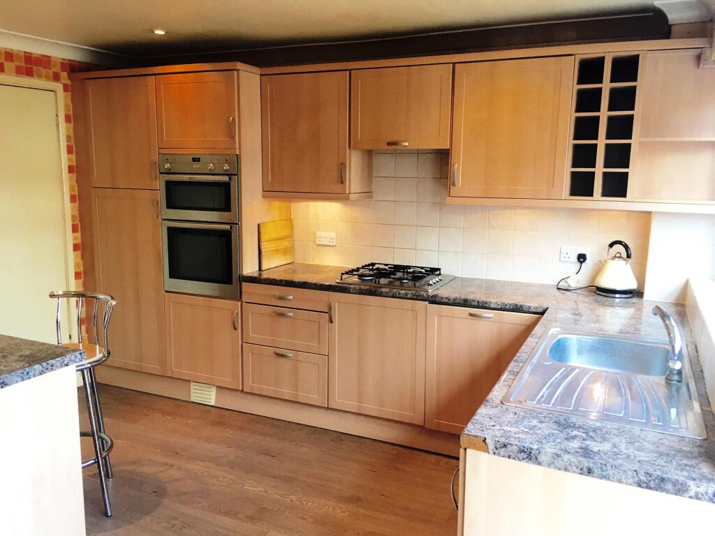 House in Houghton Regis, Central Bedfordshire - View 4