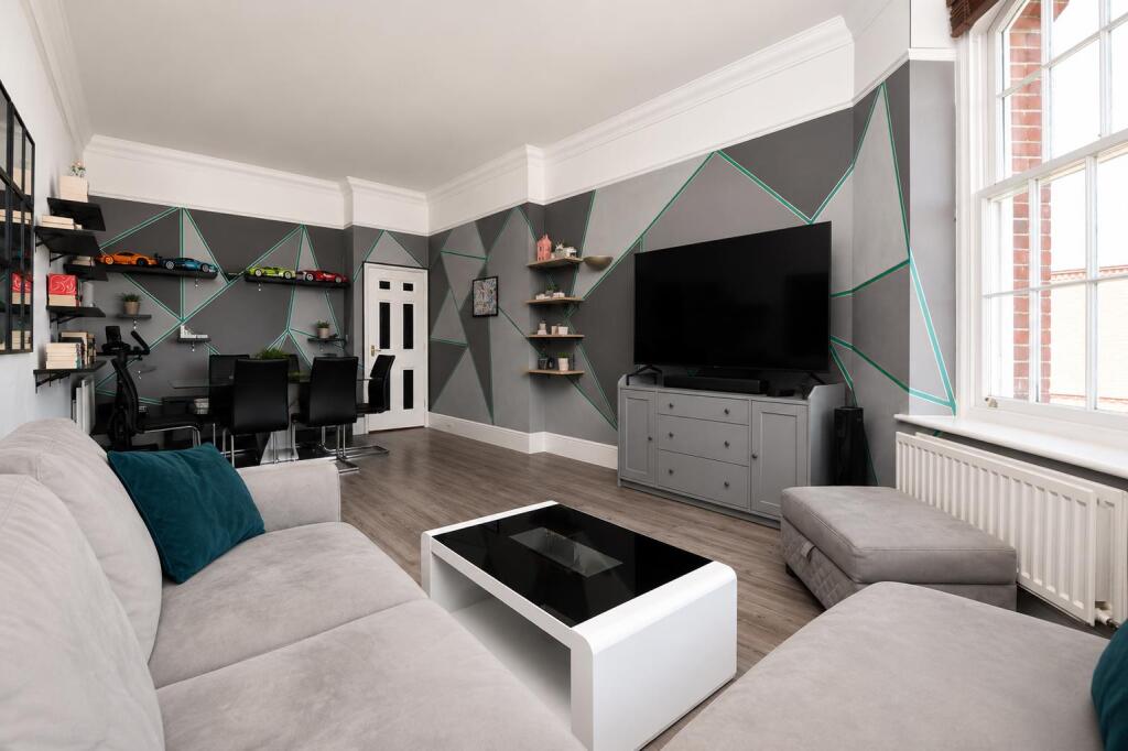 Apartment in Winchester, Wickham - View 3