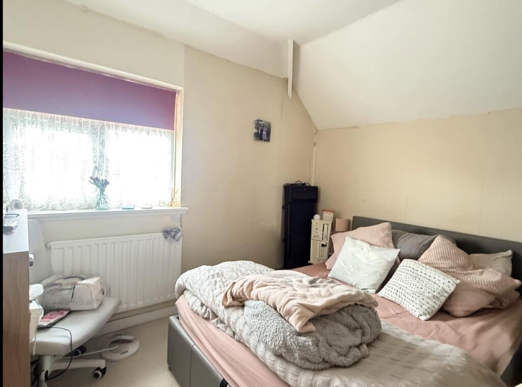 House in Gillingham, Twydall - More