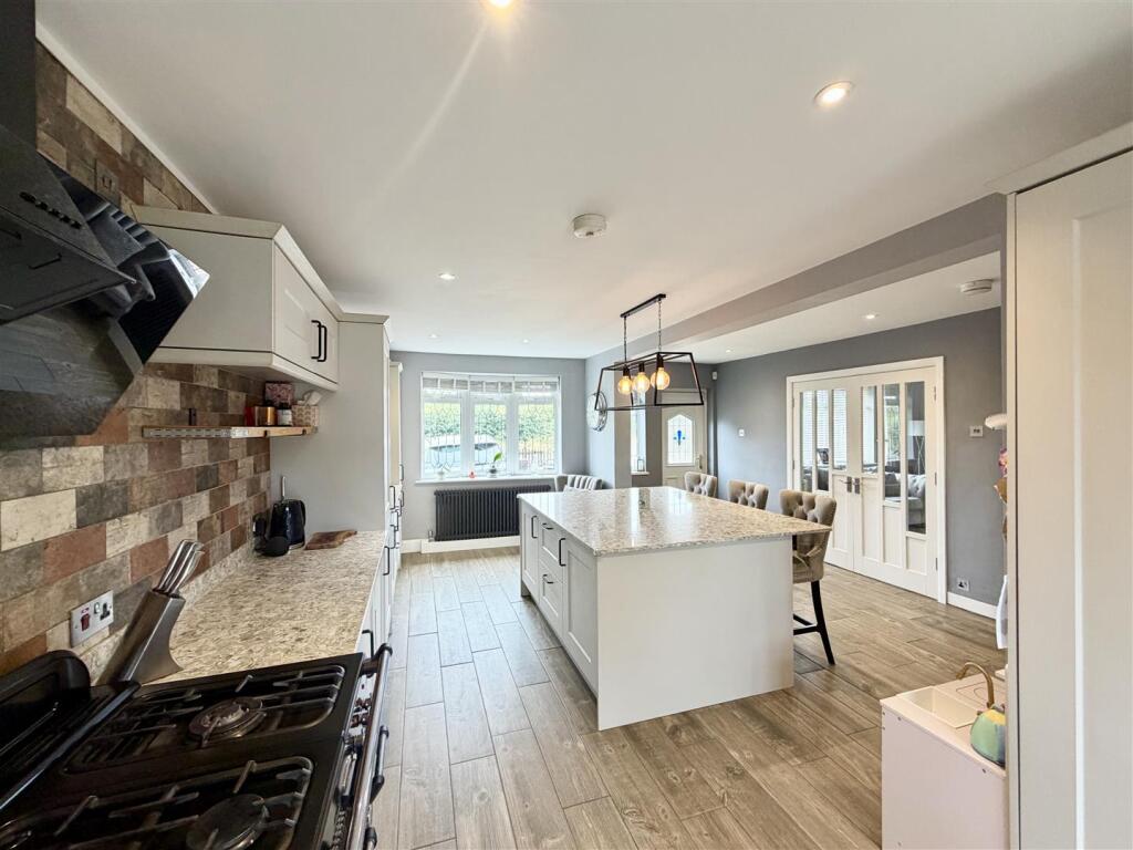 House in Brentwood, Blackmore, Hook End and Wyatts Green - View 3