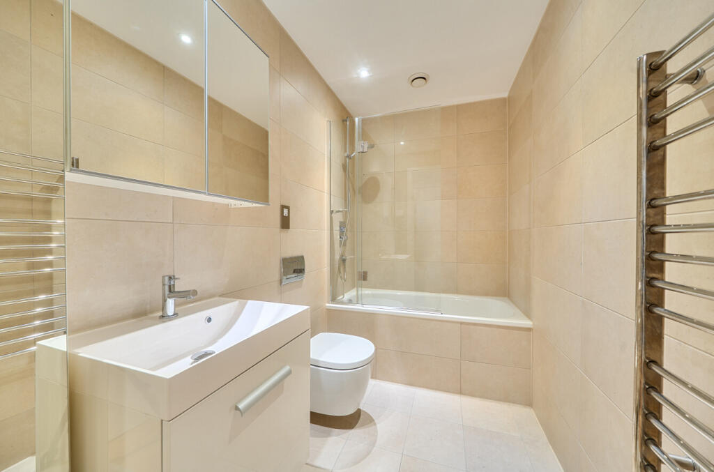 Apartment in Southampton - View 5
