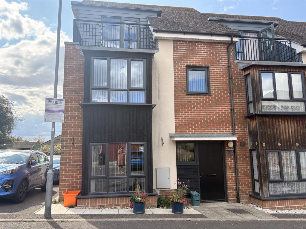 Main image of property: Mallard Mews, Basildon SS14 2GB