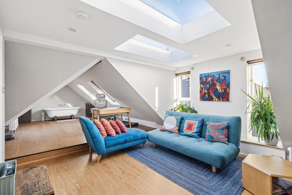 Apartment in Twickenham - View 2