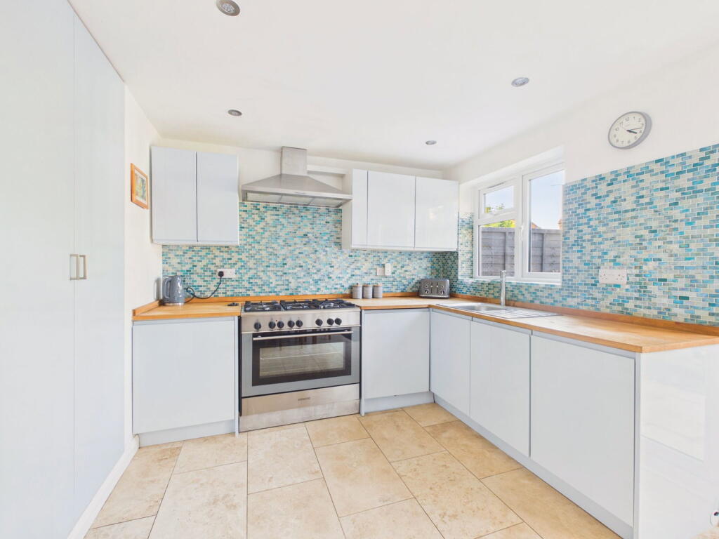House in Horsham, West Sussex - View 3