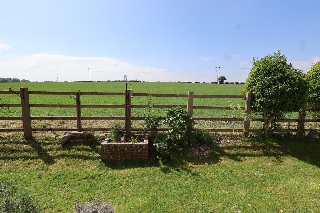 Swallow Court, Clanfield - View 6
