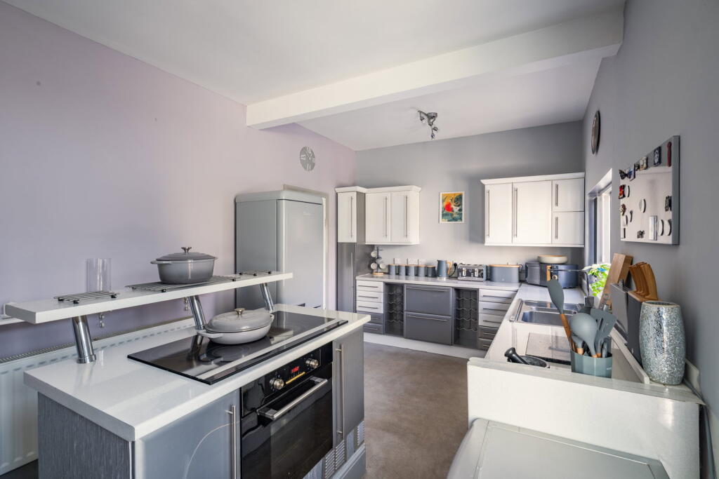 Kingsway, Pensarn, Abergele, LL22 7RF photo 4