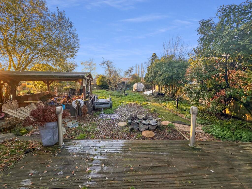 Hitchin Road, Luton, Bedfordshire, LU2 photo 3