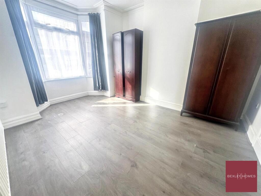 House in Dartford - More
