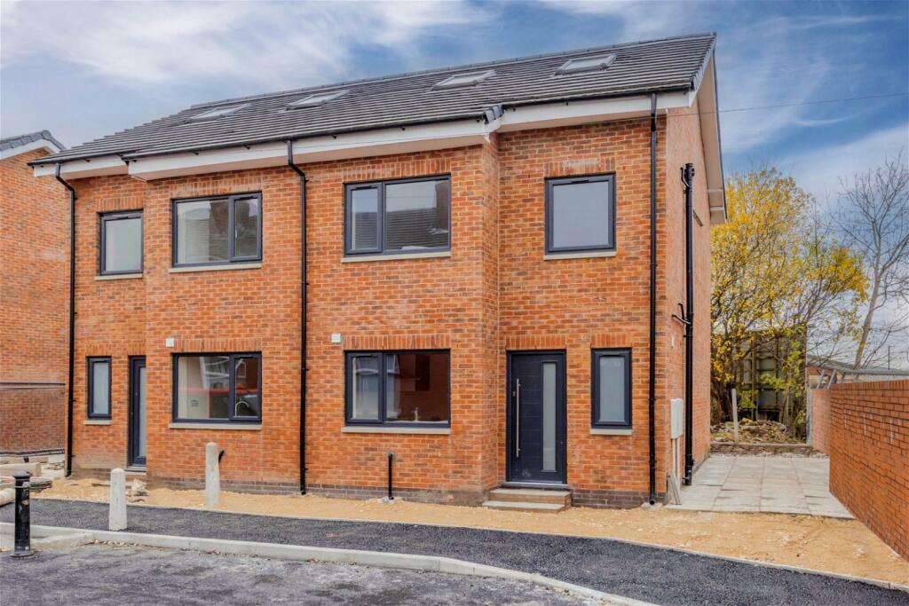 Main image of property: Roxburgh St M18