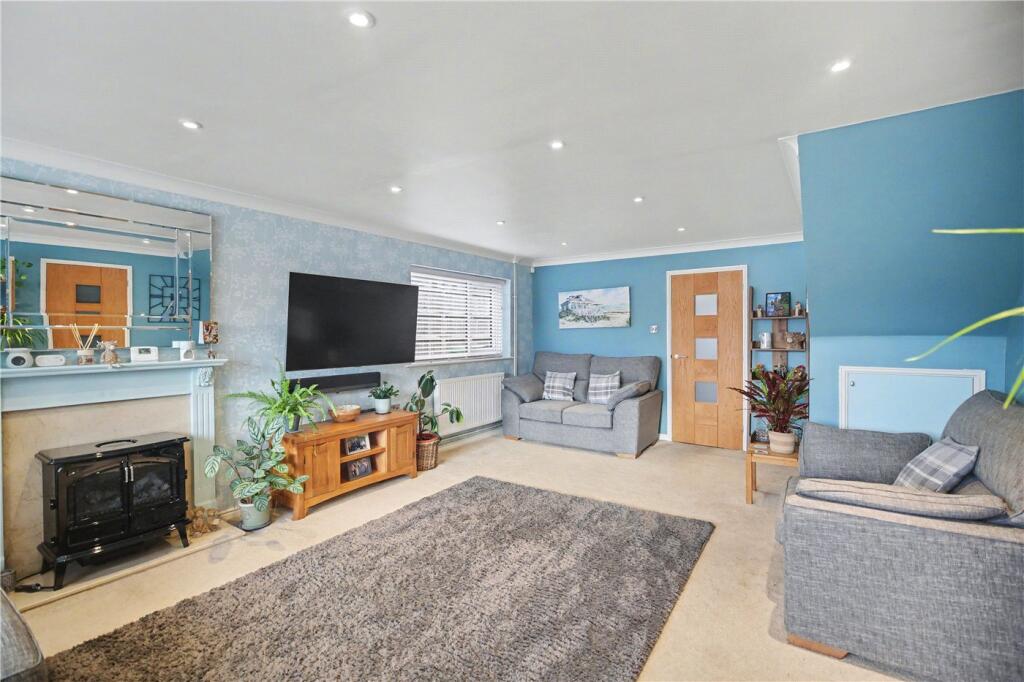 Park Close, Thurton, Norwich, Norfolk, NR14 photo 2