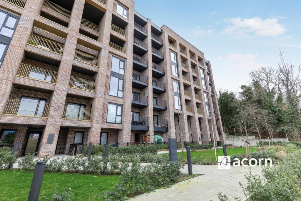 Main image of property: Whiffens Avenue Chatham ME4