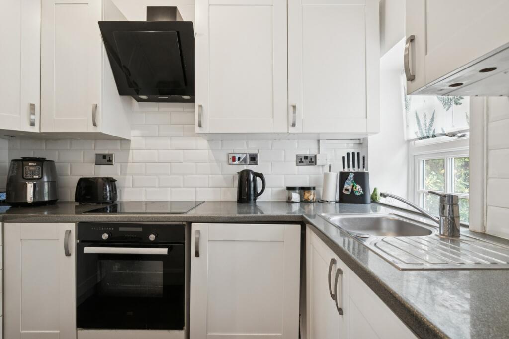 Digswell House Mews, Welwyn Garden City, Hertfordshire, AL8 - More