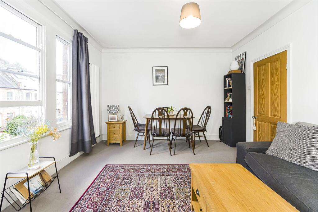 Apartment in London - More