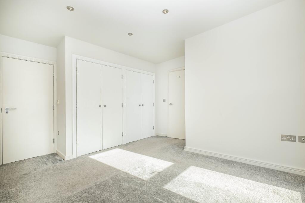 Apartment in Kingston upon Thames - View 5