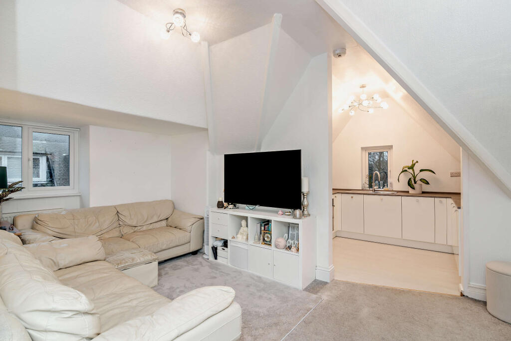 23 The Goffs, Eastbourne, BN21 photo 3