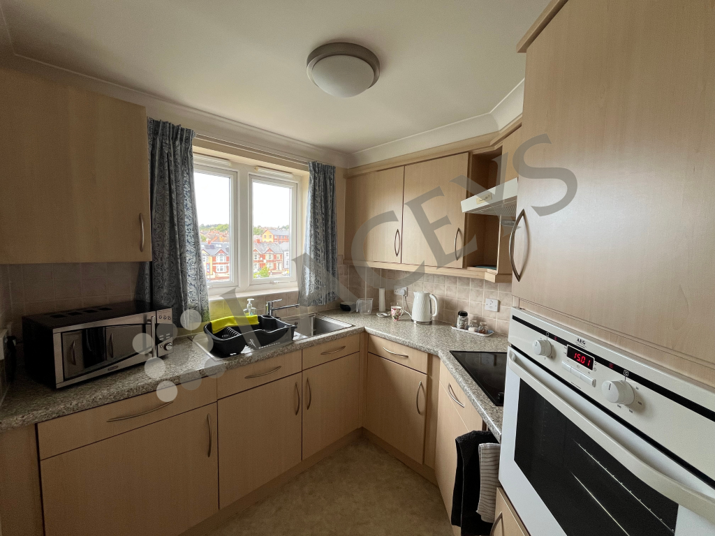 Apartment in Yeovil, Somerset - View 4