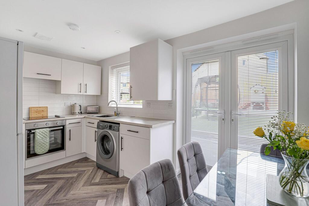 House in Mansfield, Nottinghamshire - View 2
